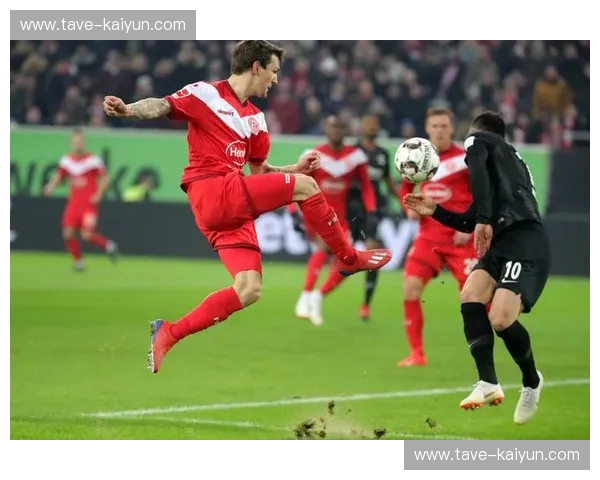 美因茨的巨龙与沙尔克的矿工：一场莱茵河畔的宿命之战